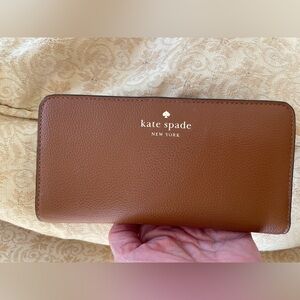 Kate Spade New York Dumpling Large Slim Leather Wallet- Excellent Condition